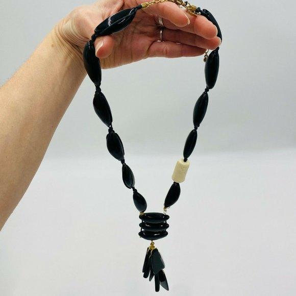 Chico's Black/White Plastic Statement Necklace Lobster clasp Adjustable 29" long - Picture 7 of 9
